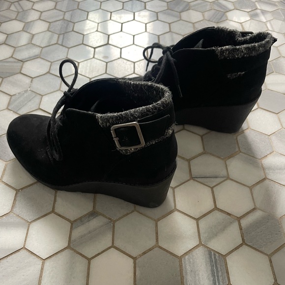 Black Wedge Ankle Bootie - size 7.5 - Picture 4 of 7